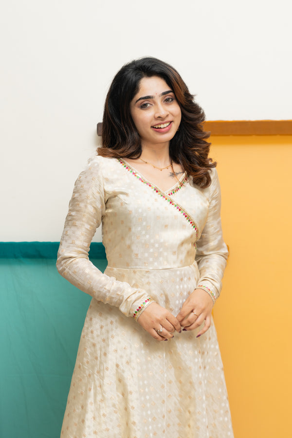 Savitha Ivory with Multi Color stripes dupatta